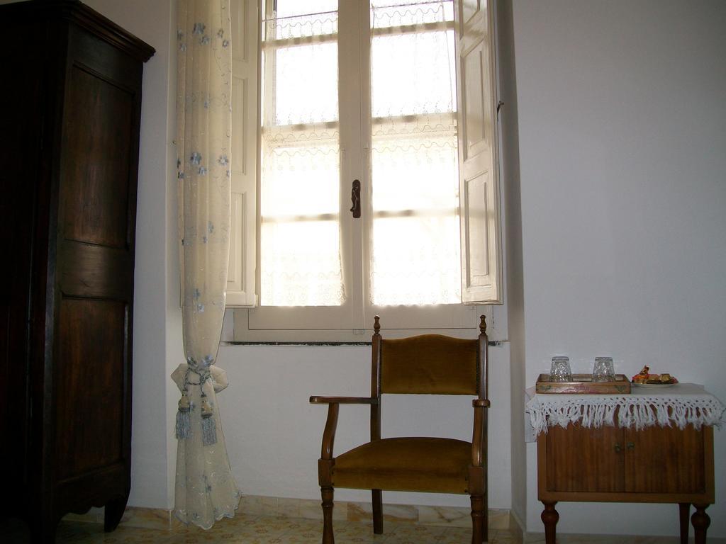 Notte Di Luna Room & Breakfast Oristano Oda fotoğraf