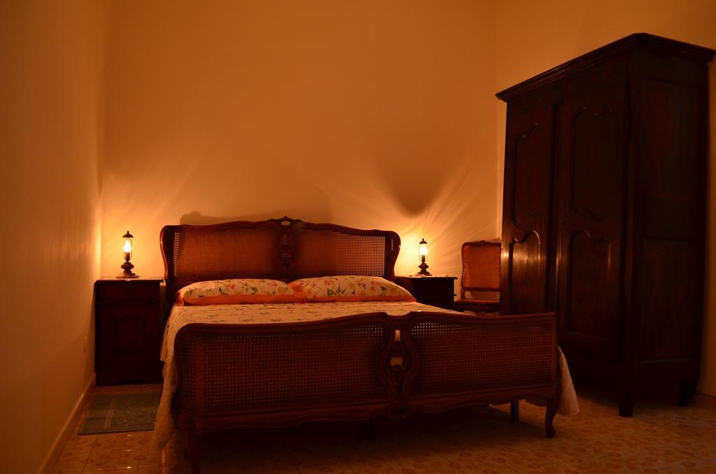 Notte Di Luna Room & Breakfast Oristano Oda fotoğraf